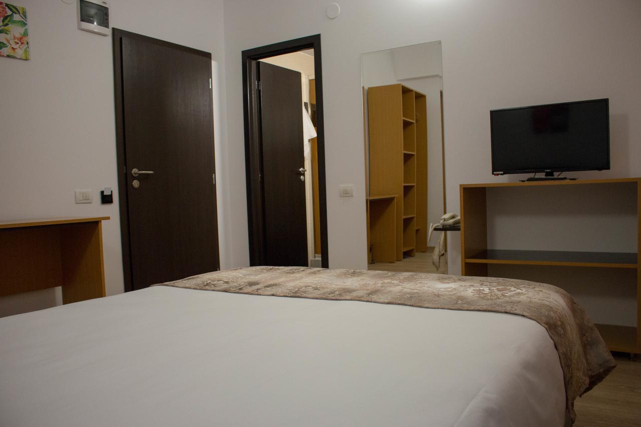 יאשי Rent Room N&S מראה חיצוני תמונה